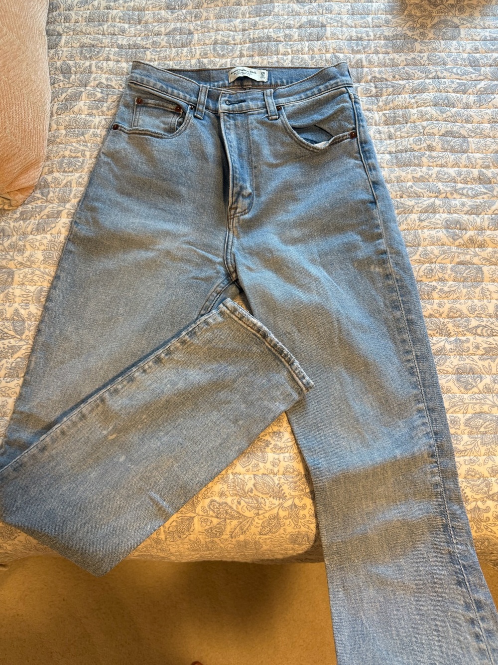 Abercrombie & Fitch The 90s Slim Straight High Rise